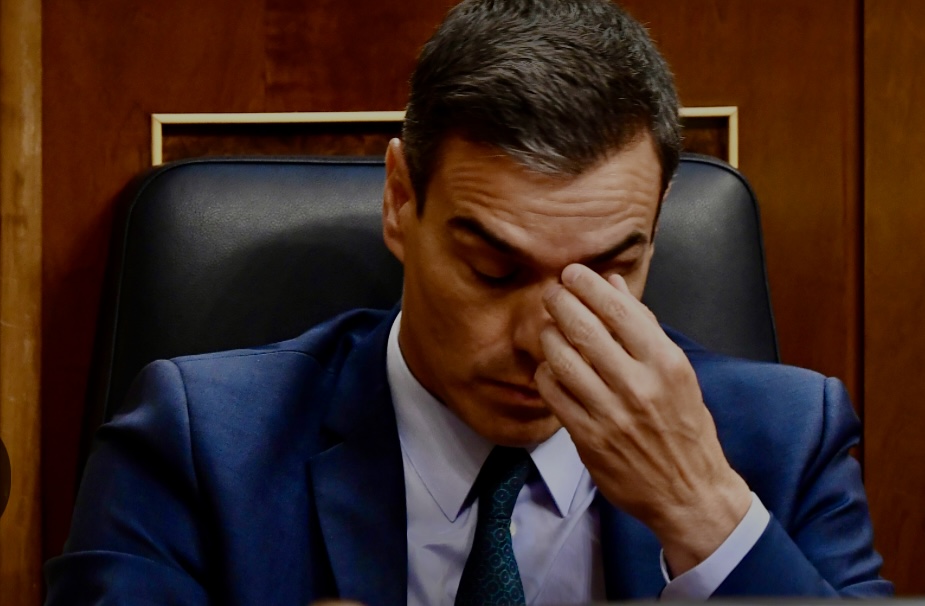 Pedro Sánchez defiende la integridad de su esposa frente a los ataques de la oposición y de Milei