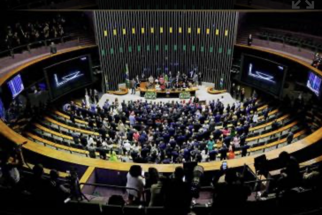 El Parlamento Brasileño Revoca Veto Presidencial y Restablece Ley sobre Salidas Temporales de Presos