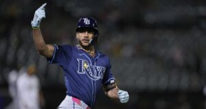 José Siri Brilla con Dos Jonrones y Lleva a los Rays a la Victoria en un Emocionante Duelo