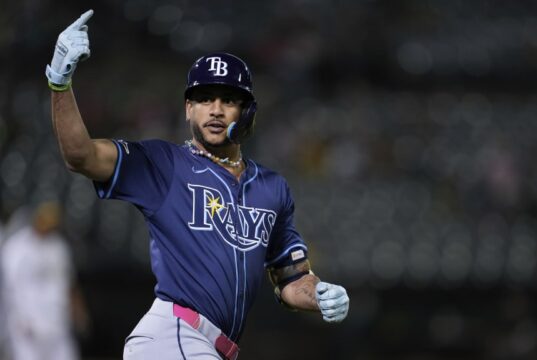José Siri Brilla con Dos Jonrones y Lleva a los Rays a la Victoria en un Emocionante Duelo