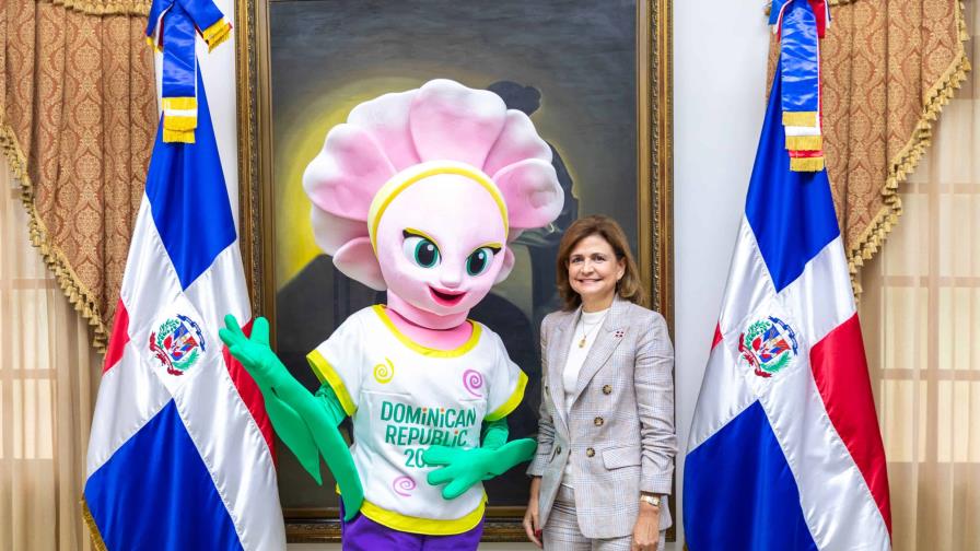 Rosa de Bayahíbe, llega al Palacio Nacional  con Taní La Mascota Oficial de la Copa Mundial de Futbol Femenina