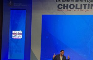 EL SENADOR BARÓN DULUC PRESENTA MEMORIAS ANTE UN AUDITORIO ABARROTADO