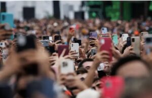 La búsqueda de ‘likes’ afecta la salud mental, advierten especialistas.-