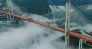 China inaugura el puente más alto del mundo.-