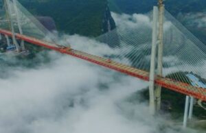 China inaugura el puente más alto del mundo.-