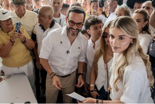 Colombia gira a la derecha: Abelardo sorprende, Cepeda queda detrás y se abre la puerta a un cambio de rumbo