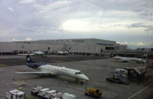 Aviones de Aeroméxico estacionados en la Terminal 2 del Aeropuerto Internacional de Ciudad de México