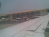 Ataques al aeropuerto de Adén interrumpen los vuelos Terminal del aeropuerto de Adén, Yemen, vista desde un avión en una fotografía de archivo de 2007.