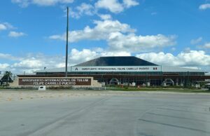 Exterior del Aeropuerto Internacional de Tulum Felipe Carrillo Puerto, fotografiado en diciembre de 2025