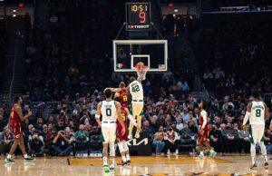 Al Horford encesta 11 en primera victoria de Golden State Al Horford durante un partido de baloncesto en 2021