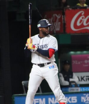 Alexander Canario con el uniforme de los Saitama Seibu Lions en 2026