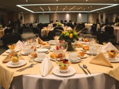 Mesa preparada para una cena de gala de alta gastronomía, imagen ilustrativa