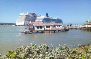 Crucero junto a la terminal Amber Cove, Puerto Plata; fotografía de archivo de febrero de 2023.