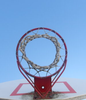 Aro de baloncesto — archivo 2026 Aro y red de baloncesto al aire libre, fotografía de archivo de 2026