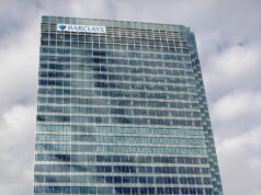 Barclays anuncia un recorte de 5.000 empleos en 2026 Sede de Barclays en Canary Wharf, Londres; fotografía de archivo de Bajajvikram, tomada en 2005.