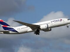 Boeing 787 en el Aeropuerto Internacional de Cancún, imagen ilustrativa de la reducción de asientos aéreos