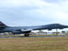 Bombardero B-1 de Estados Unidos aterriza en la base aérea RAF Fairford en Inglaterra