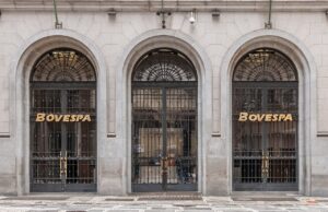 Entrada de la sede de Bovespa en São Paulo; fotografía de Wilfredor, archivo de 2017.