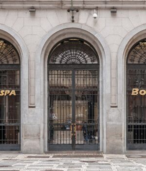 Entrada de la sede de Bovespa en São Paulo; fotografía de Wilfredor, archivo de 2017.