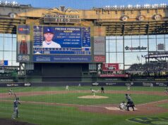 Cerveceros de Milwaukee y Dodgers de Los Ángeles durante un partido de béisbol — imagen de archivo