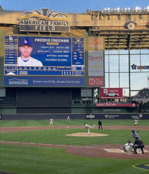 Vista de American Family Field durante un partido entre Milwaukee Brewers y Los Angeles Dodgers