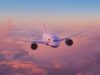 Boeing 777-200 de British Airways en vuelo sobre las nubes; imagen de archivo del centro de prensa, 2024.