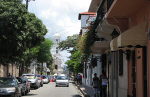 Calle Arzobispo Meriño en la Ciudad Colonial de Santo Domingo, fotografía de archivo de 2009
