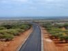 Kenia pide ayuda ante el éxodo de miles de etíopes hacia Moyale Carretera hacia Moyale, en la zona fronteriza de Etiopía y Kenia; fotografía de archivo de George Kaguangi, 2015.