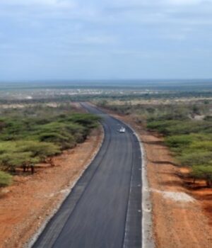 Carretera hacia Moyale, en la zona fronteriza de Etiopía y Kenia; fotografía de archivo de George Kaguangi, 2015.