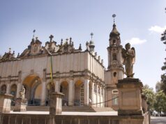 Catedral ortodoxa de la Santísima Trinidad en Addis Abeba, Etiopía, fotografiada por A. Davey en noviembre de 2007.