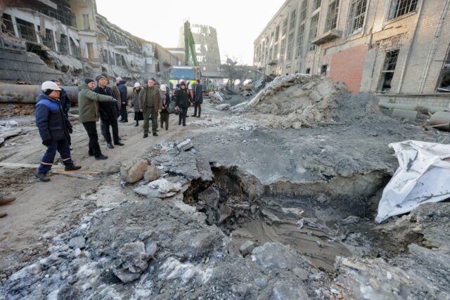 Inspección de los daños en la central de Darnytsia, Kyiv, tras el ataque del 3 de febrero de 2026. Fotografía de archivo.