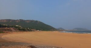 Playa de Jodugullapalem en Visakhapatnam, Andhra Pradesh, India; fotografía de archivo de enero de 2024.