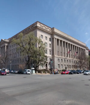 Edificio Herbert C. Hoover, sede del Departamento de Comercio estadounidense en Washington; fotografía de archivo de 2014.