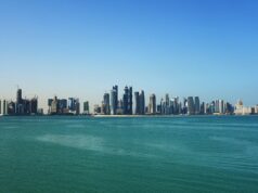 Vista de los edificios de Doha desde la bahía, fotografía de archivo de 2013.