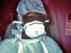 Personal de enfermería con equipo de protección durante el brote de ébola en Zaire; archivo de 1995.