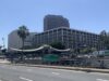 Vista de los edificios federales de Los Ángeles, incluida una oficina de USCIS, en abril de 2022.