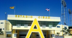 Entrada principal del Estadio Cibao en Santiago, fotografía de archivo de 2008.