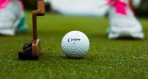 Pelota y putter sobre un green, imagen ilustrativa de la final del PGA TOUR Americas
