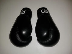 Par de guantes rojos de boxeo, fotografía de archivo de 2014