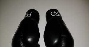 Par de guantes rojos de boxeo, fotografía de archivo de 2014