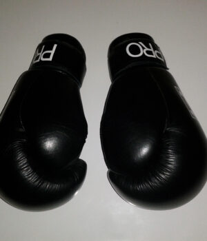 Par de guantes rojos de boxeo, fotografía de archivo de 2014