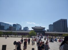Visitantes recorren el palacio Gyeongbokgung de Seúl; fotografía de archivo del 9 de septiembre de 2026.