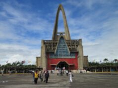Marcha en Higüey reclama agua, salud, vivienda y tierra Vista exterior de la Basílica de Higüey, imagen ilustrativa de la ciudad donde se realizó la marcha
