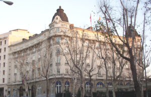 Fachada del Hotel Ritz en Madrid, fotografiada por Luis García en enero de 2006; imagen de archivo del sector hotelero español.