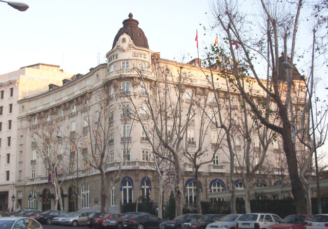 Fachada del Hotel Ritz en Madrid, fotografiada por Luis García en enero de 2006; imagen de archivo del sector hotelero español.