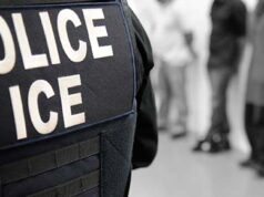 Agente de ICE durante una operación migratoria; fotografía de archivo de 2019.