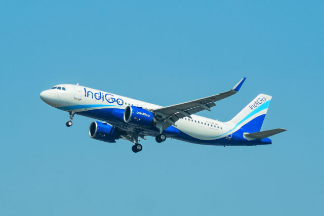 Airbus A320neo de IndiGo en aproximación a Delhi; fotografía de archivo del 20 de octubre de 2023.