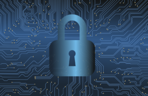 Candado sobre un patrón azul de circuitos, ilustración de protección de redes y ciberseguridad