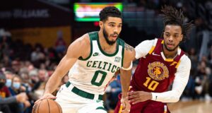 Jayson Tatum conduce el balón con los Celtics ante Cleveland en noviembre de 2021; fotografía de archivo.