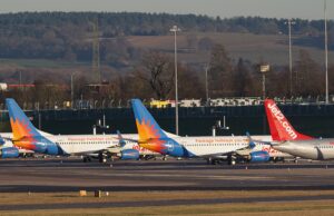Aviones Boeing 737 de Jet2 estacionados en Birmingham; fotografía de archivo de enero de 2024.